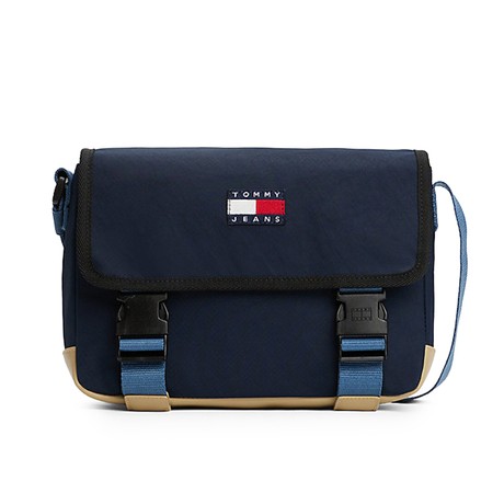 TOMMY JEANS &mdash; AM0AM13326