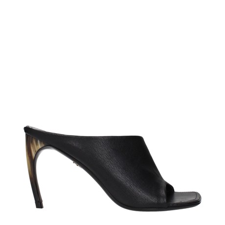 SALVATORE FERRAGAMO — F84704