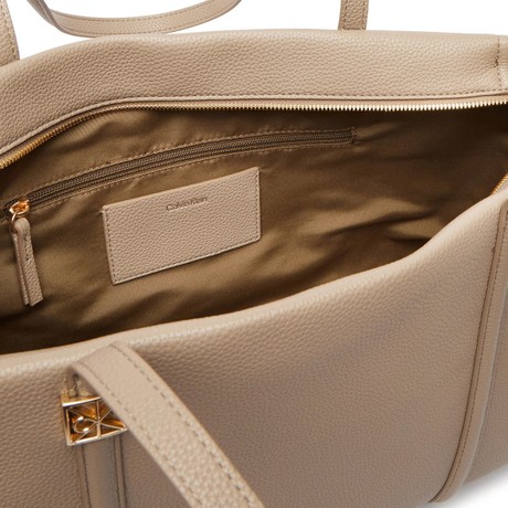 CALVIN KLEIN LV04F3424G - Desert Taupe - TOREBKI - Image 3