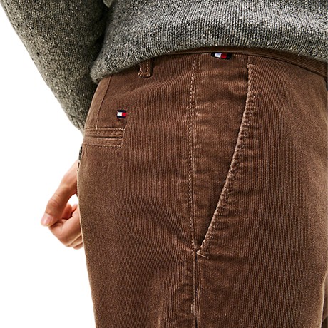 Pantalones Tommy Hilfiger dark beige cord &mdash; foto 2